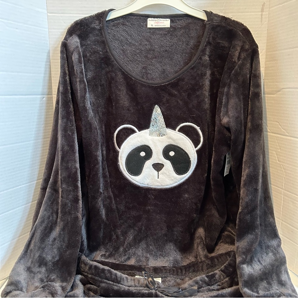 Bobbie Brook 2-pc black velvet long sleeve sleepwear with short